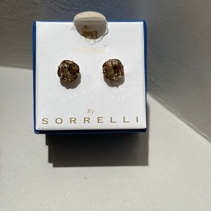 New in box Niquead by Sorrelli earrings. Citrine and gold